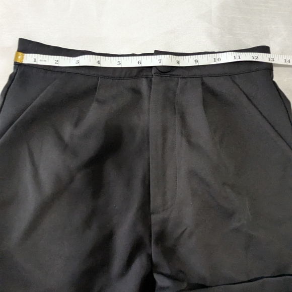 Black Shorts. Size XS. US 2. - Picture 6 of 7